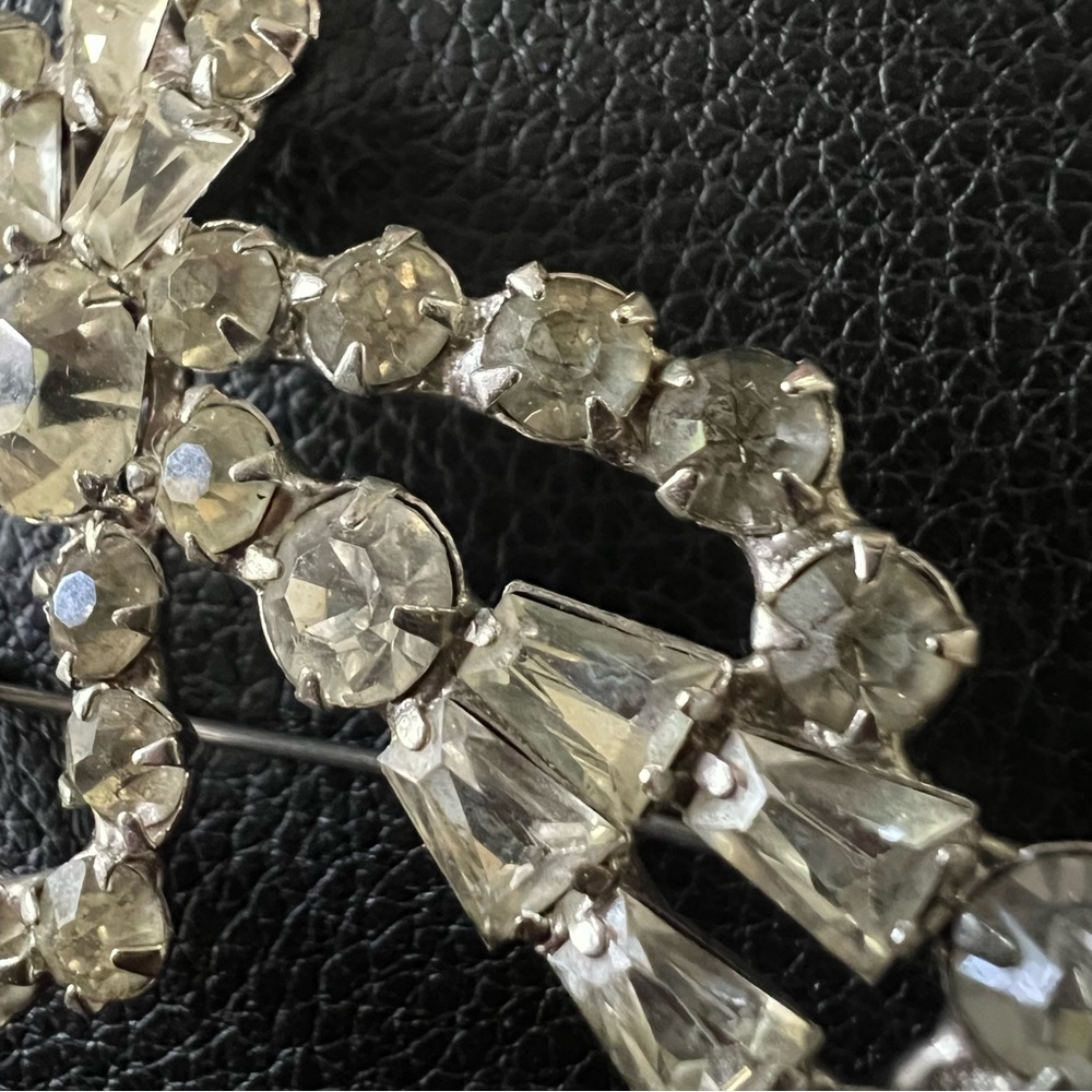 Vintage rhinestone brooch pin costume jewelry - Picture 7 of 8